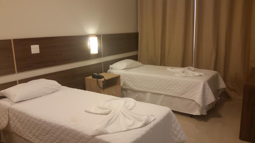 Kamur Plaza Hotel Goianesia Room photo