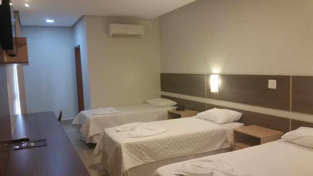 Kamur Plaza Hotel Goianesia Room photo