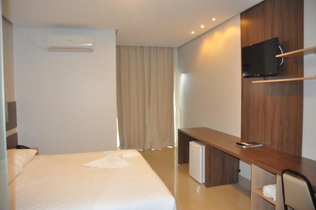 Kamur Plaza Hotel Goianesia Exterior photo